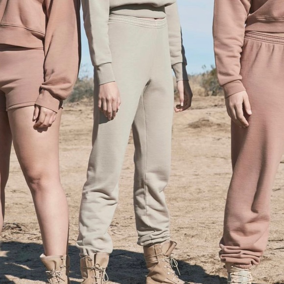 SKIMS Pants - SKIMS Outdoor fleece sweat pants Sz Small desert